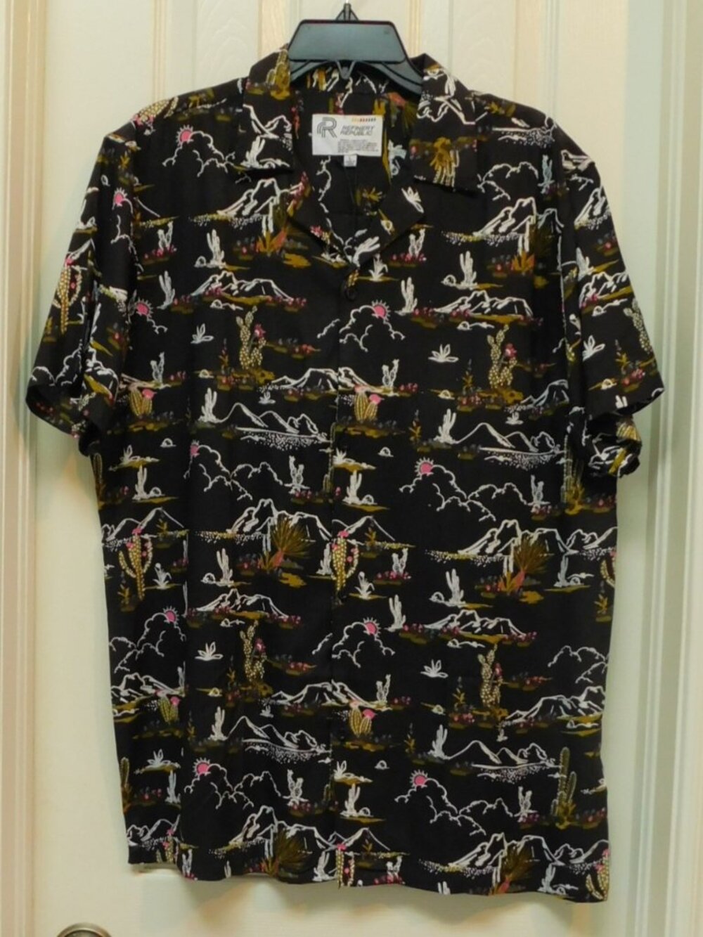 REFINERY REPUBLIC Mens Black Cactus Desert Button Up Shirt Large NWT
